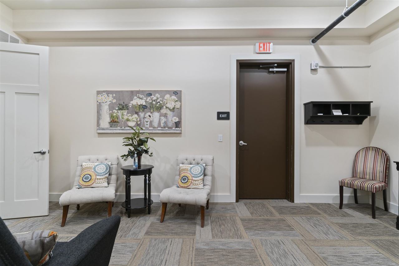 422 E Mitchell Unit: 4
