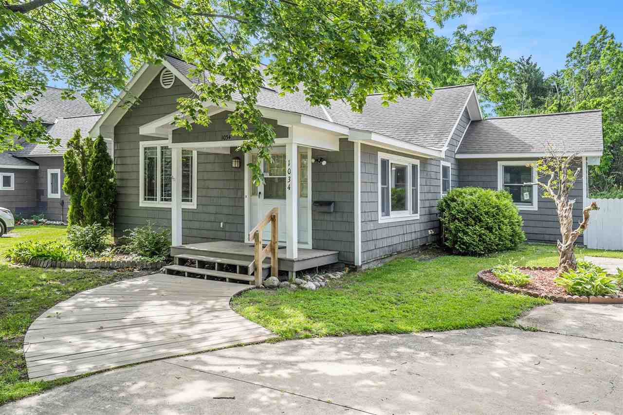 1034 Hill St