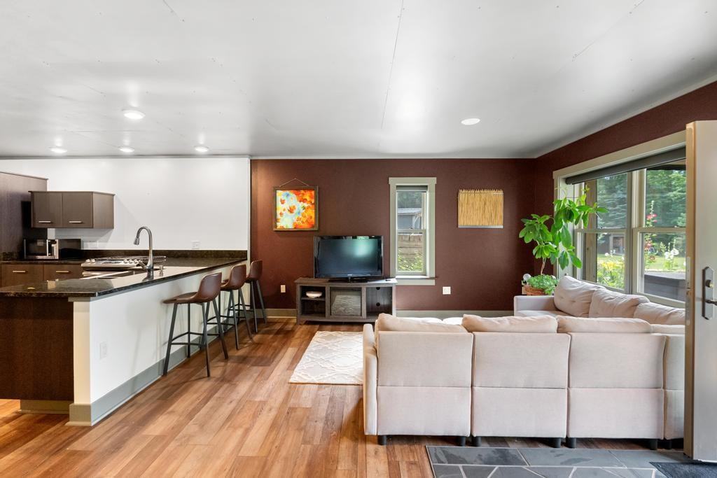 5546 Valley Road
