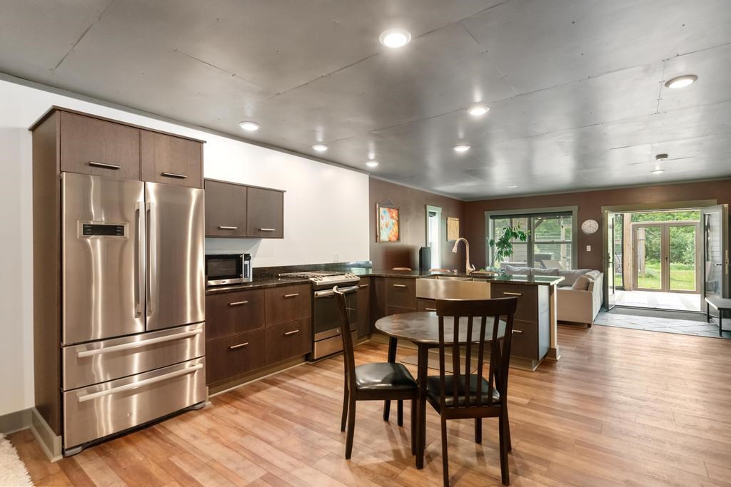 5546 Valley Road