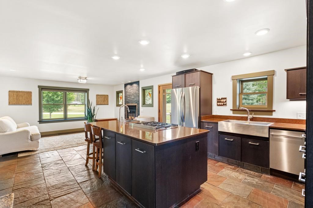 5546 Valley Road