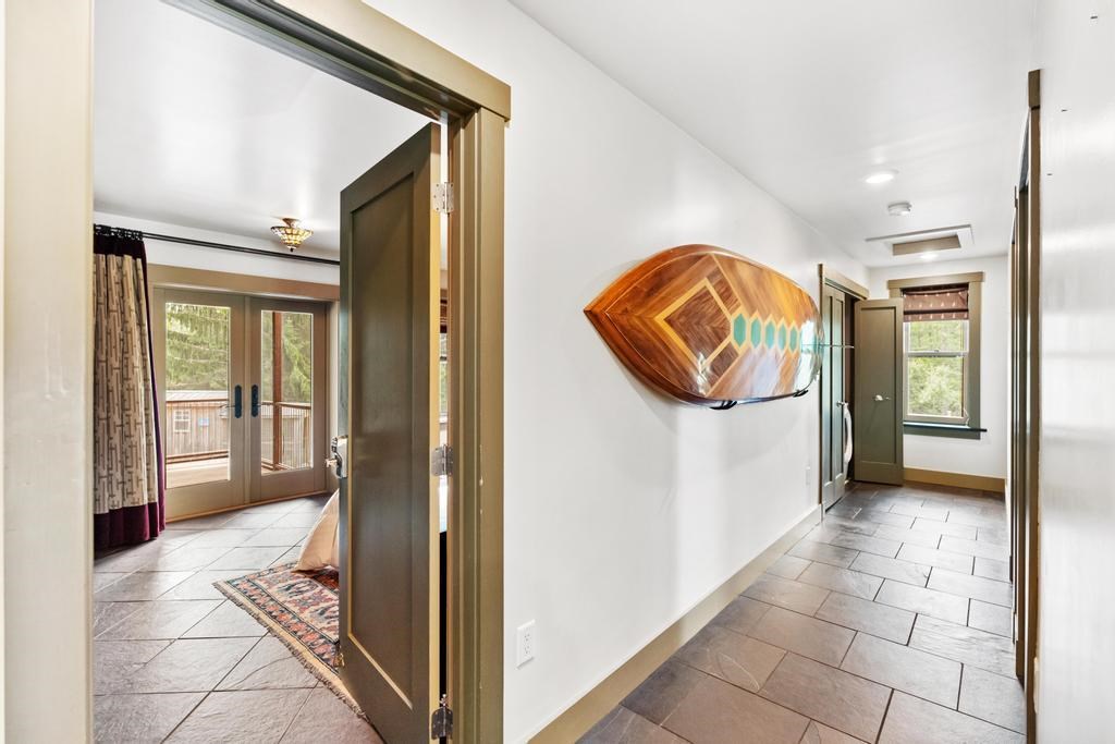 5546 Valley Road
