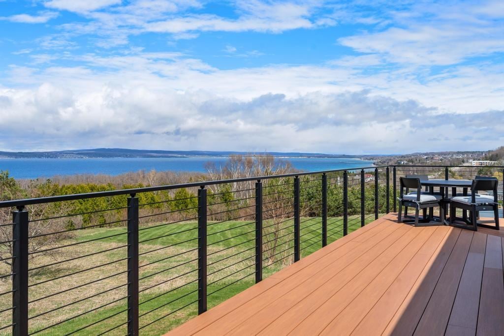 914 Country Lane