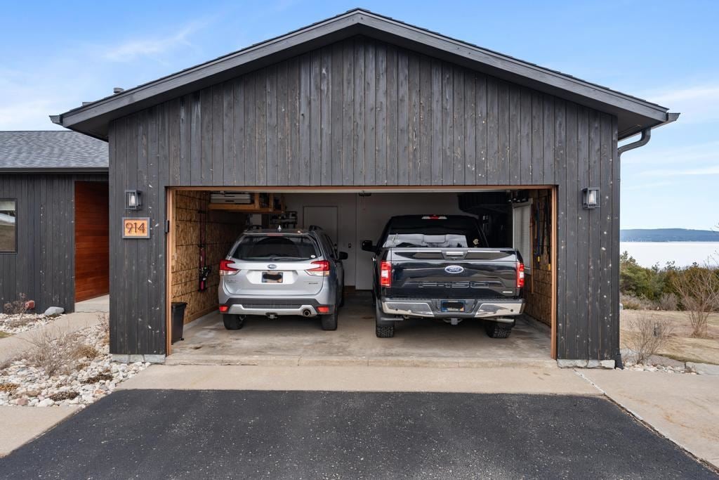 914 Country Lane