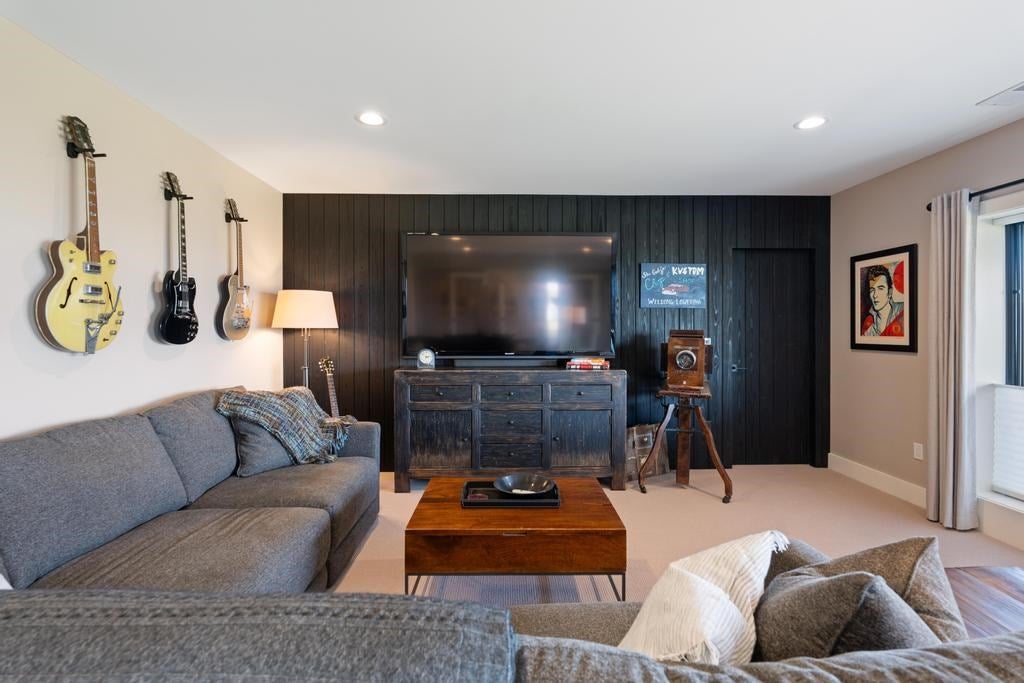 914 Country Lane