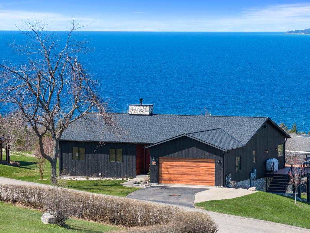 914 Country Lane