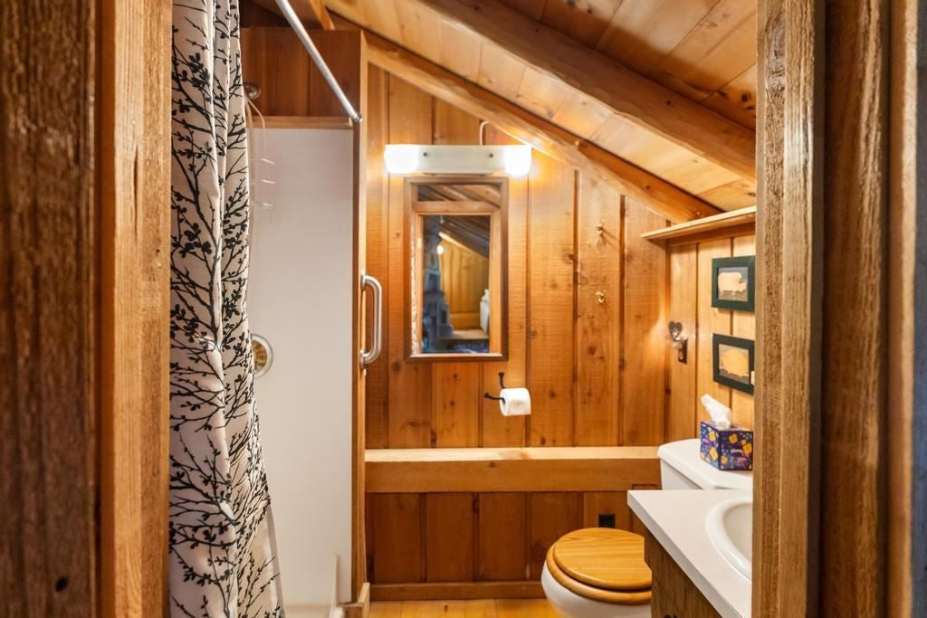 9770 Hemlock Trail