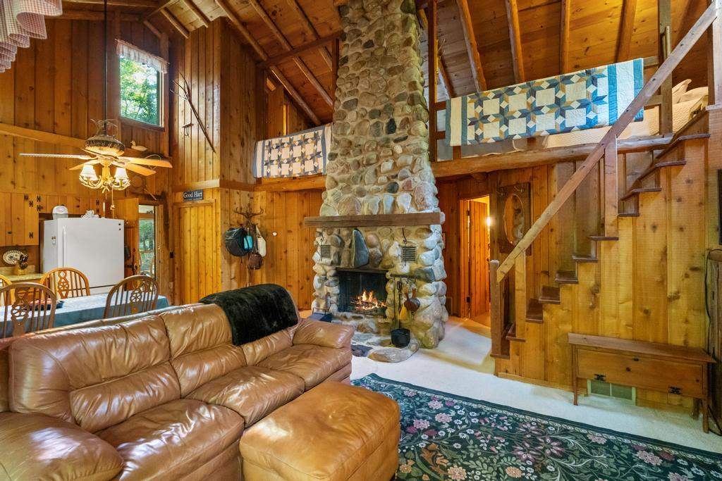 9770 Hemlock Trail