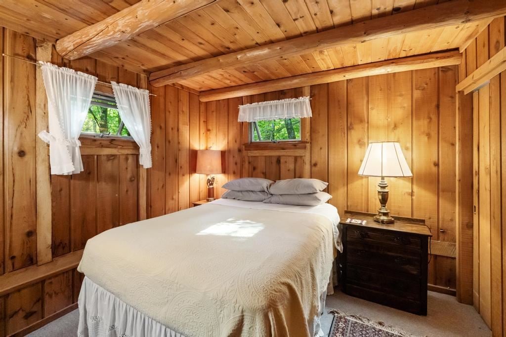 9770 Hemlock Trail