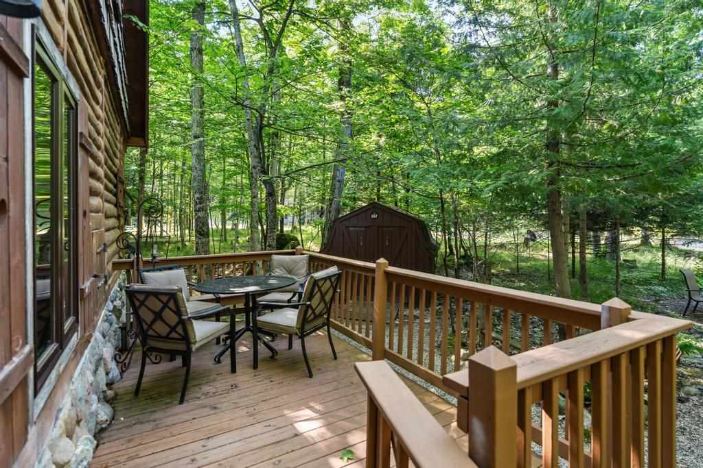 9770 Hemlock Trail