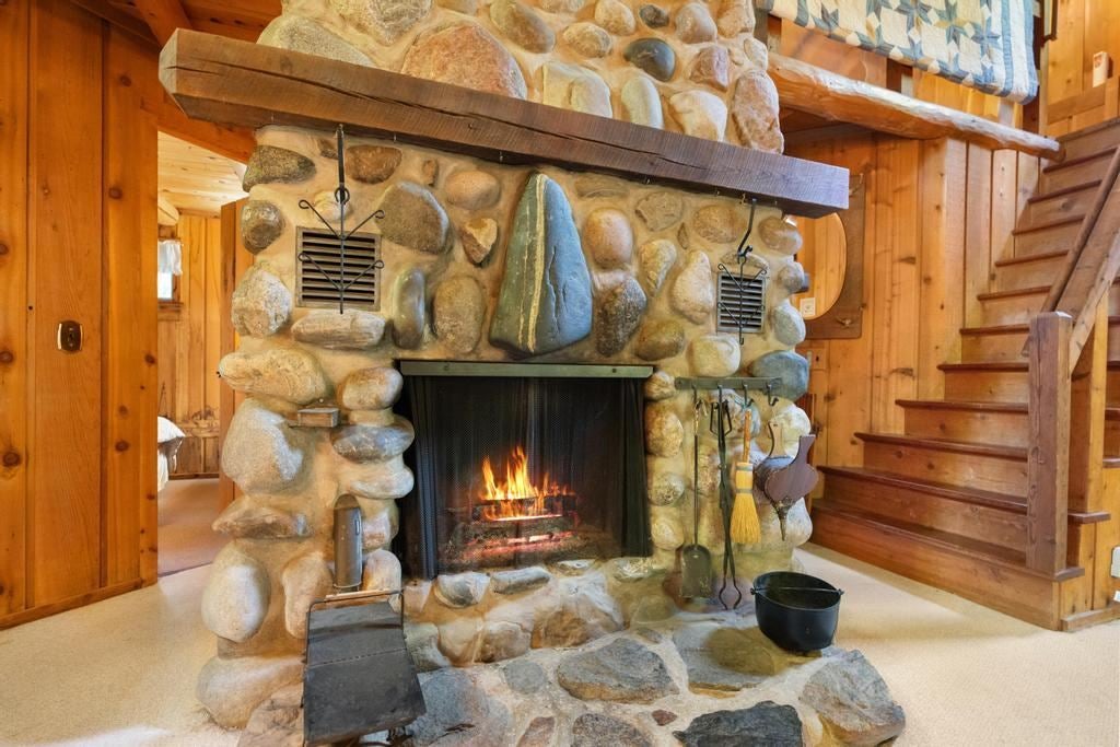 9770 Hemlock Trail
