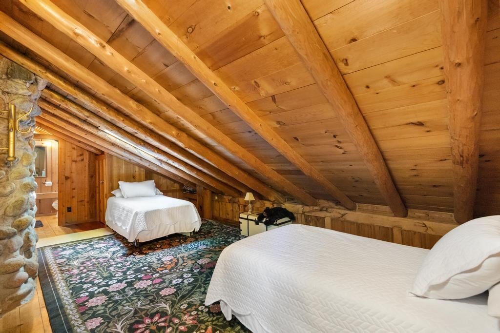 9770 Hemlock Trail