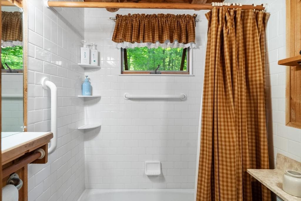 9770 Hemlock Trail