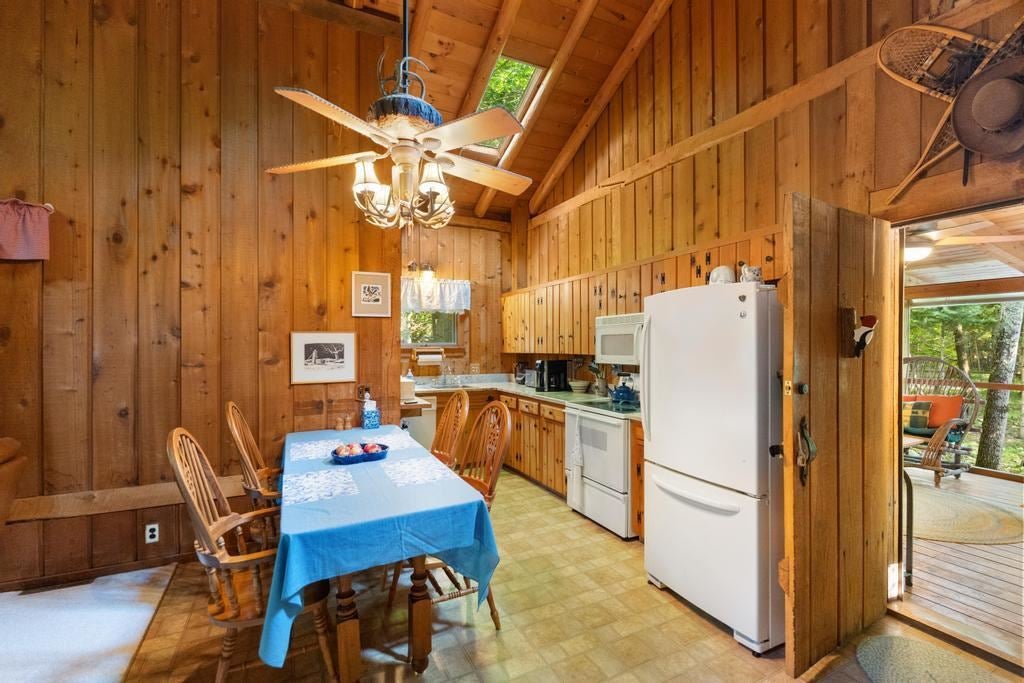 9770 Hemlock Trail