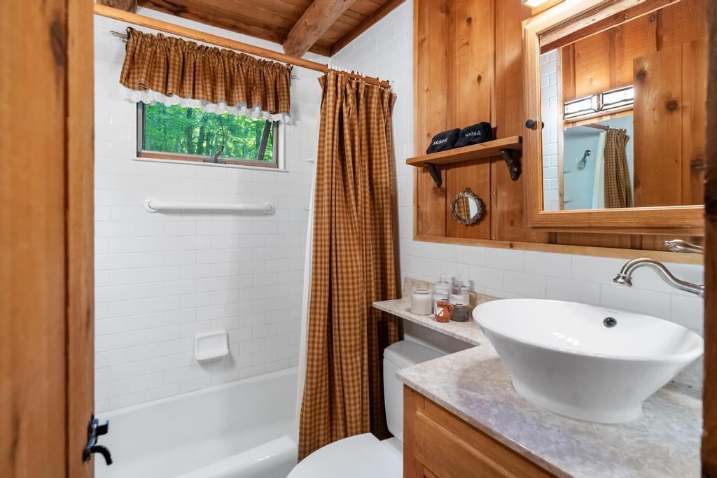 9770 Hemlock Trail