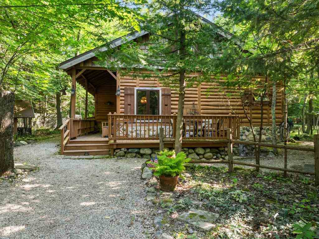 9770 Hemlock Trail