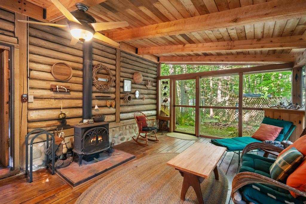9770 Hemlock Trail