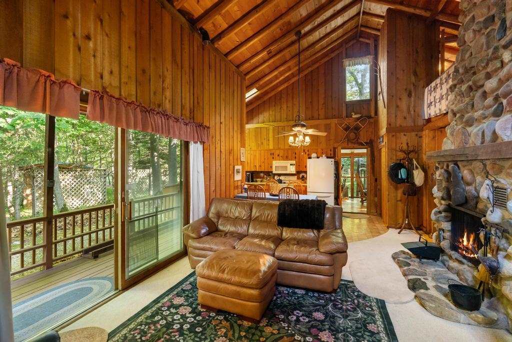 9770 Hemlock Trail