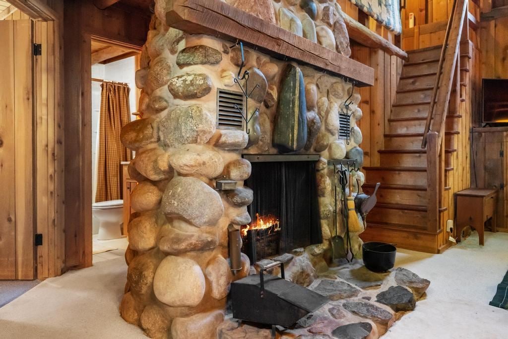 9770 Hemlock Trail