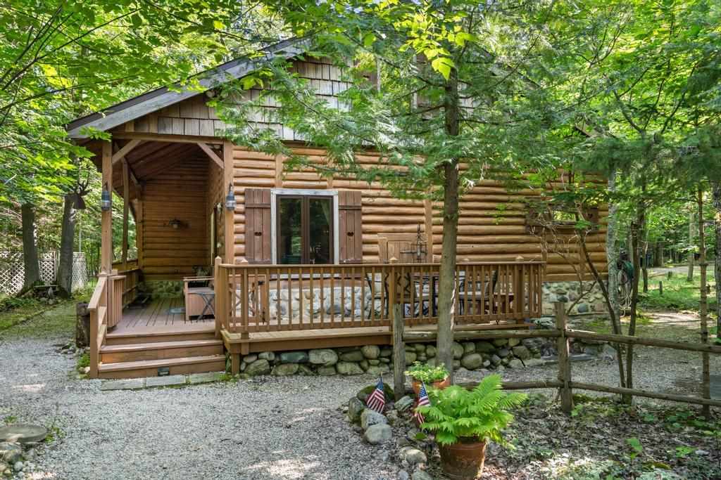 9770 Hemlock Trail