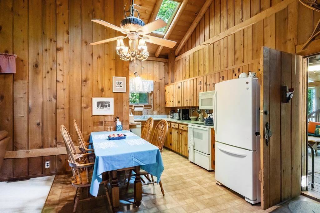 9770 Hemlock Trail