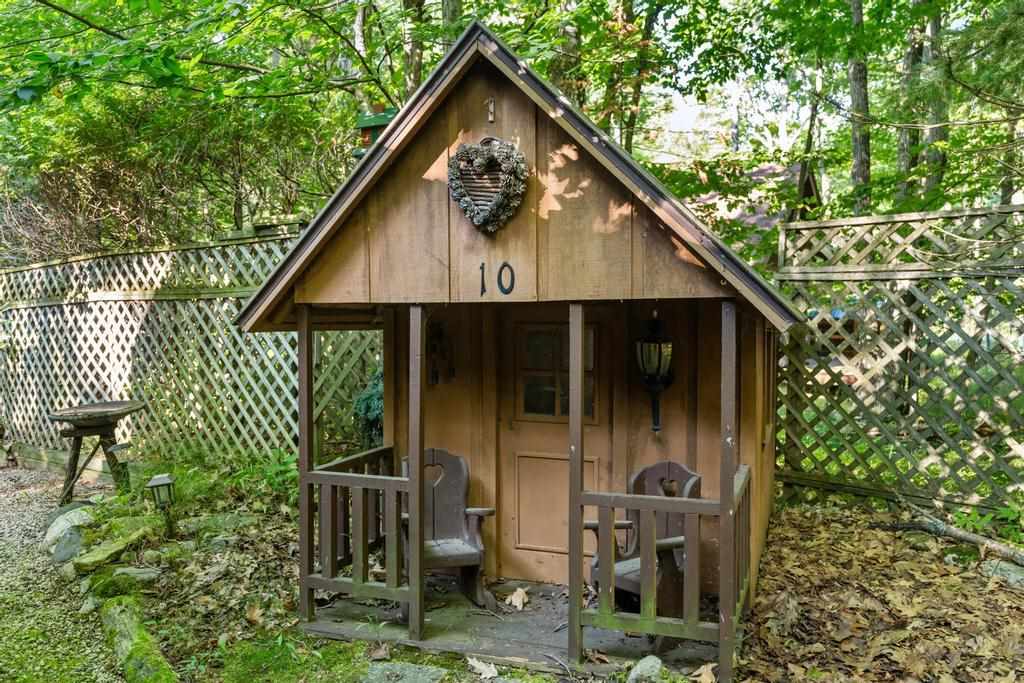 9770 Hemlock Trail