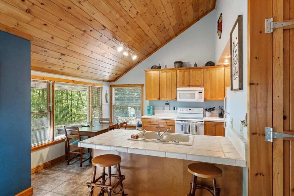 8970 Paradise Trail