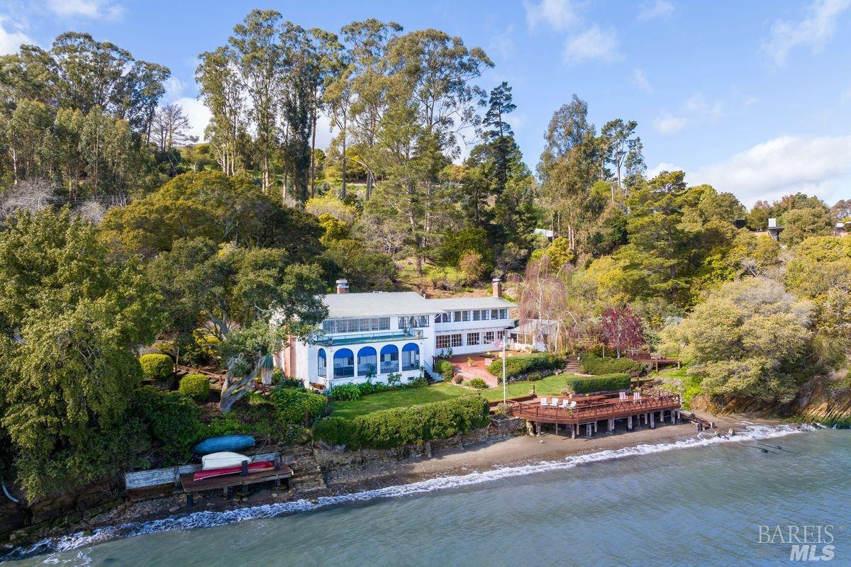 3900 Paradise Drive