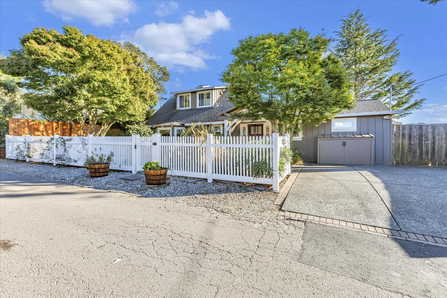 903 Vernal Way