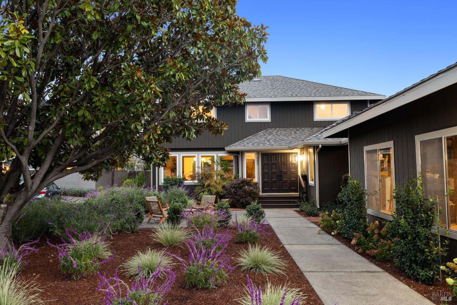 202 Riviera Cir