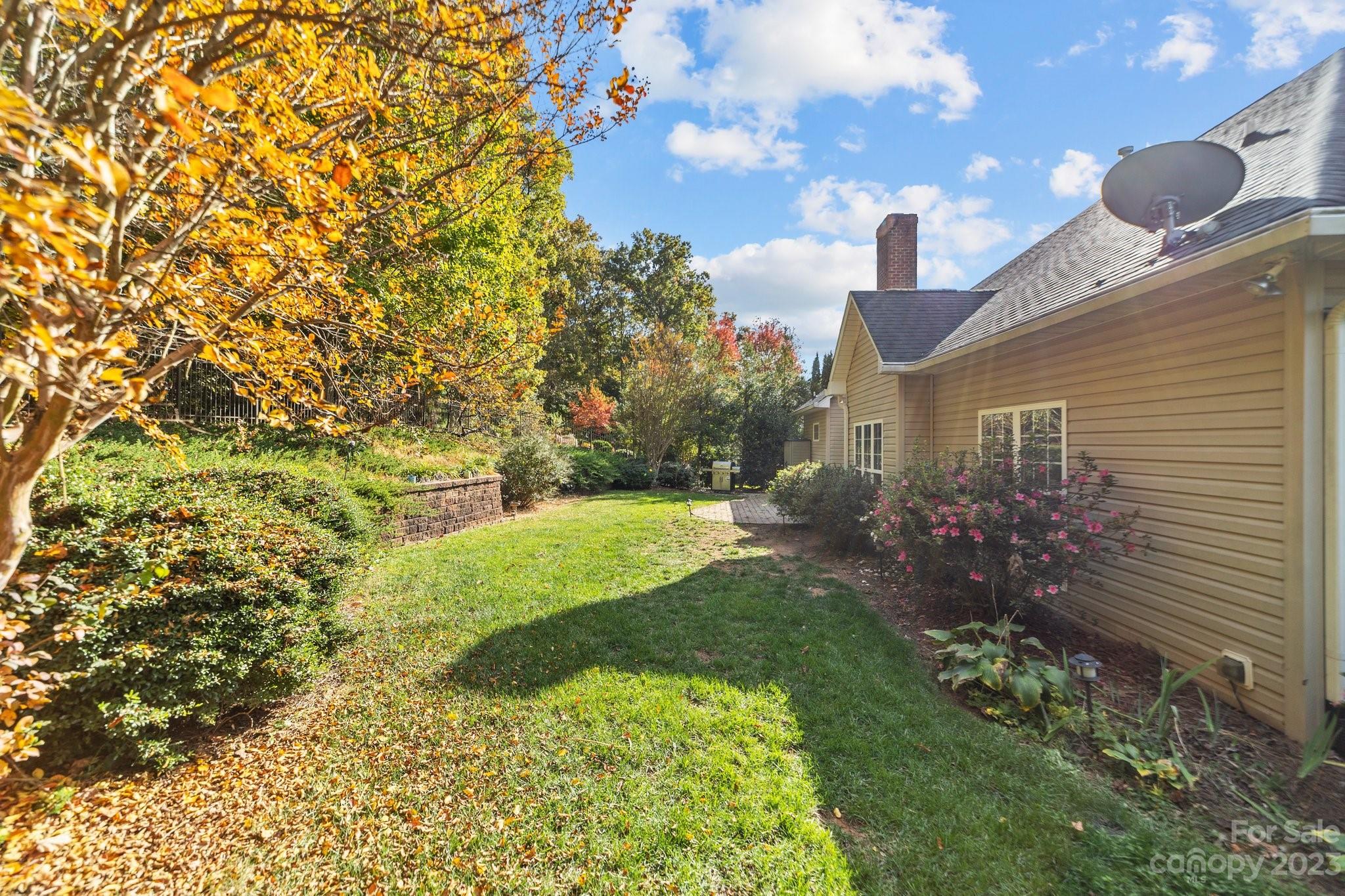 7701 Woodcrest Drive