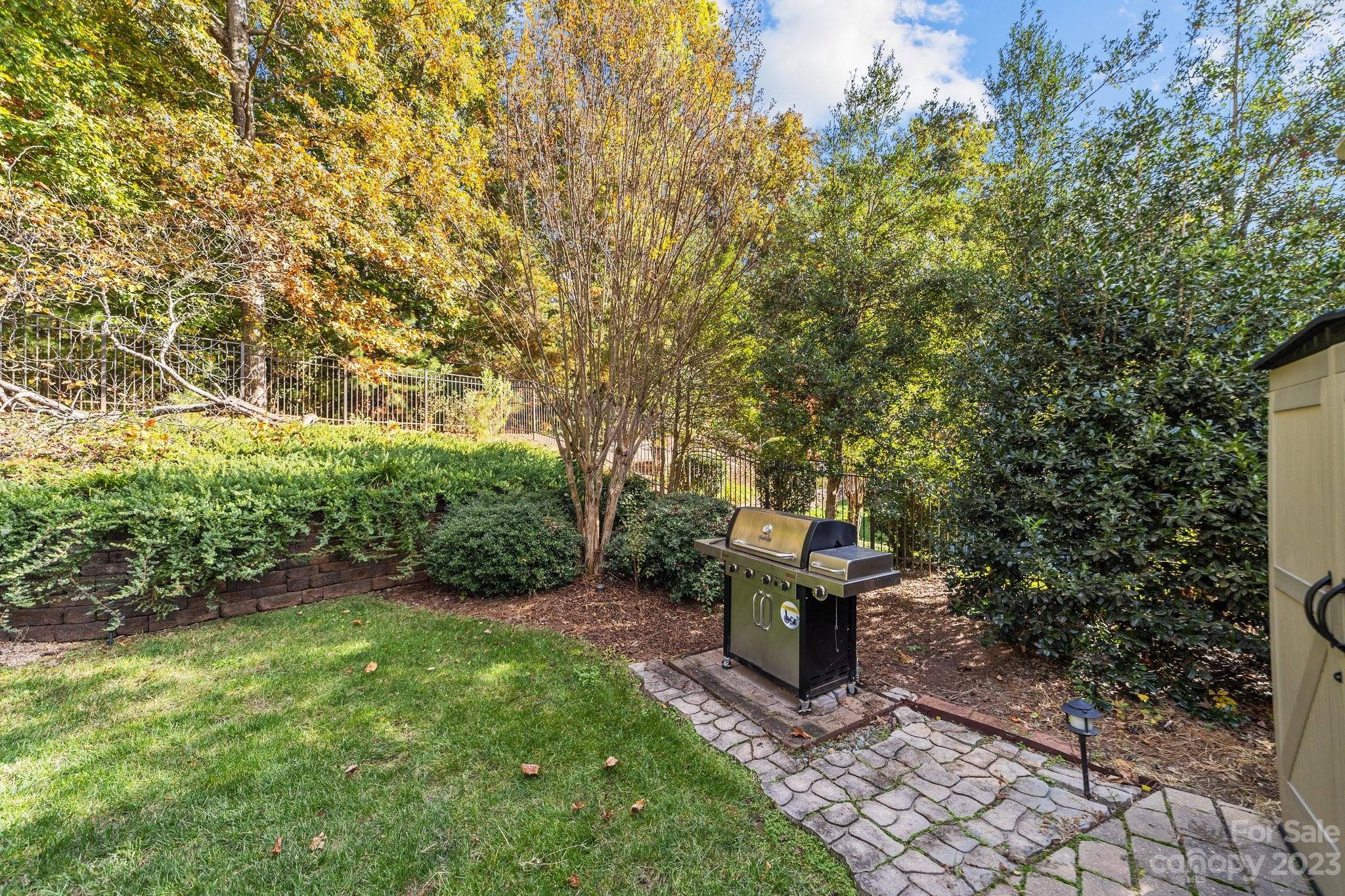 7701 Woodcrest Drive