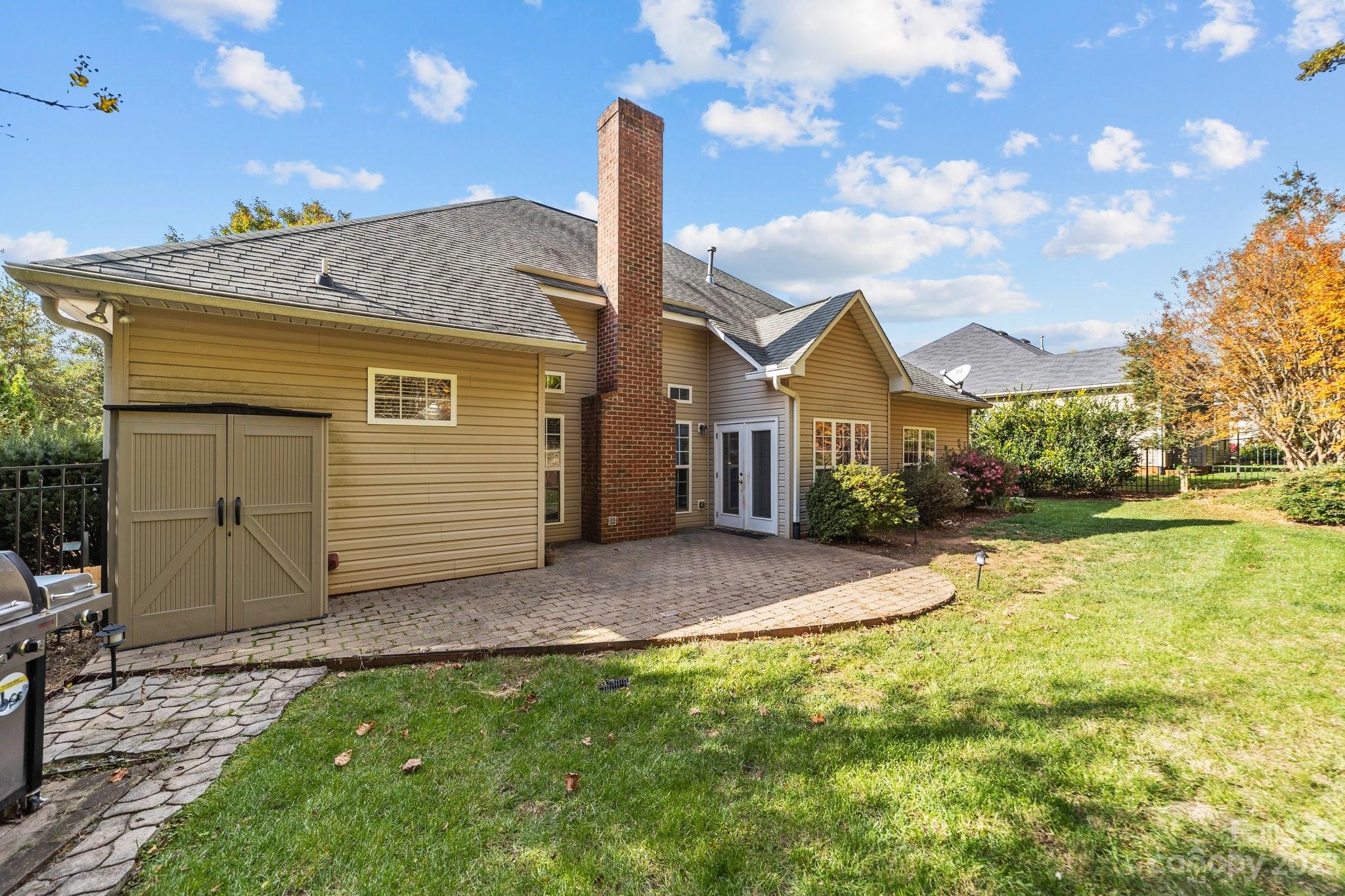 7701 Woodcrest Drive