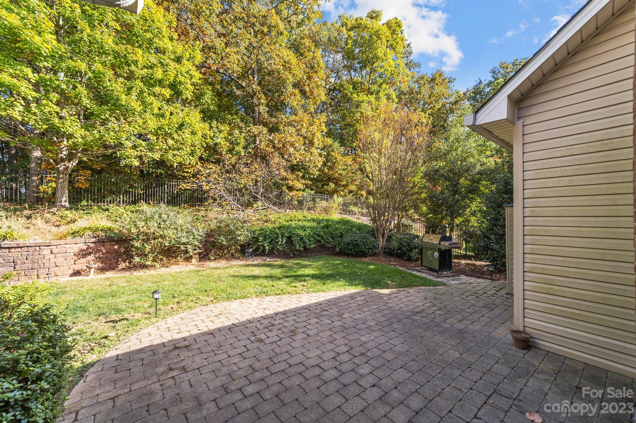 7701 Woodcrest Drive