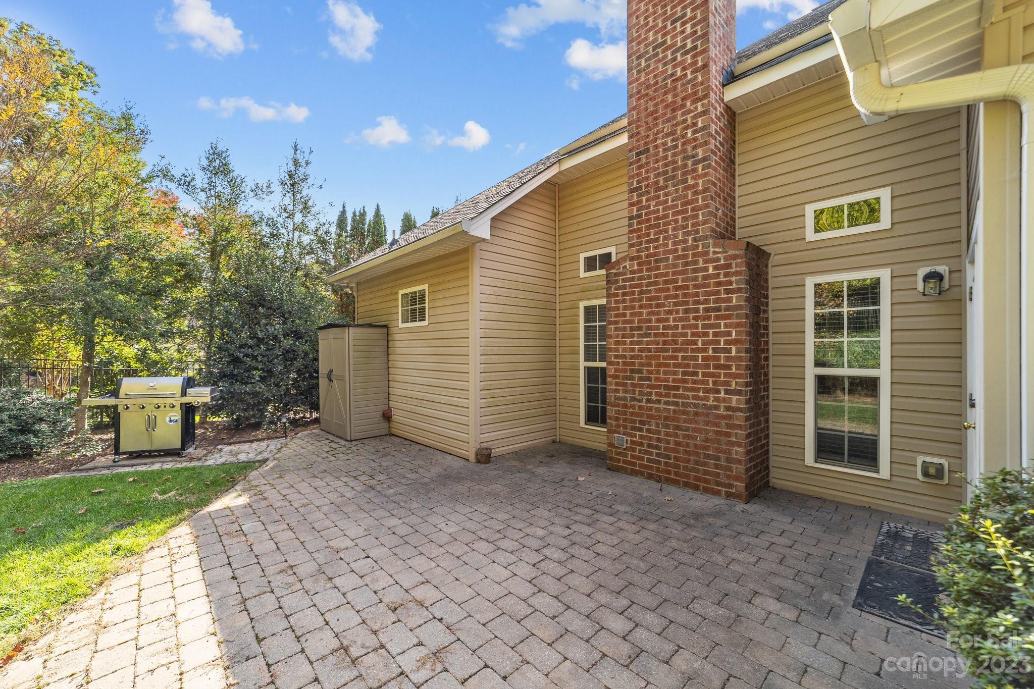 7701 Woodcrest Drive