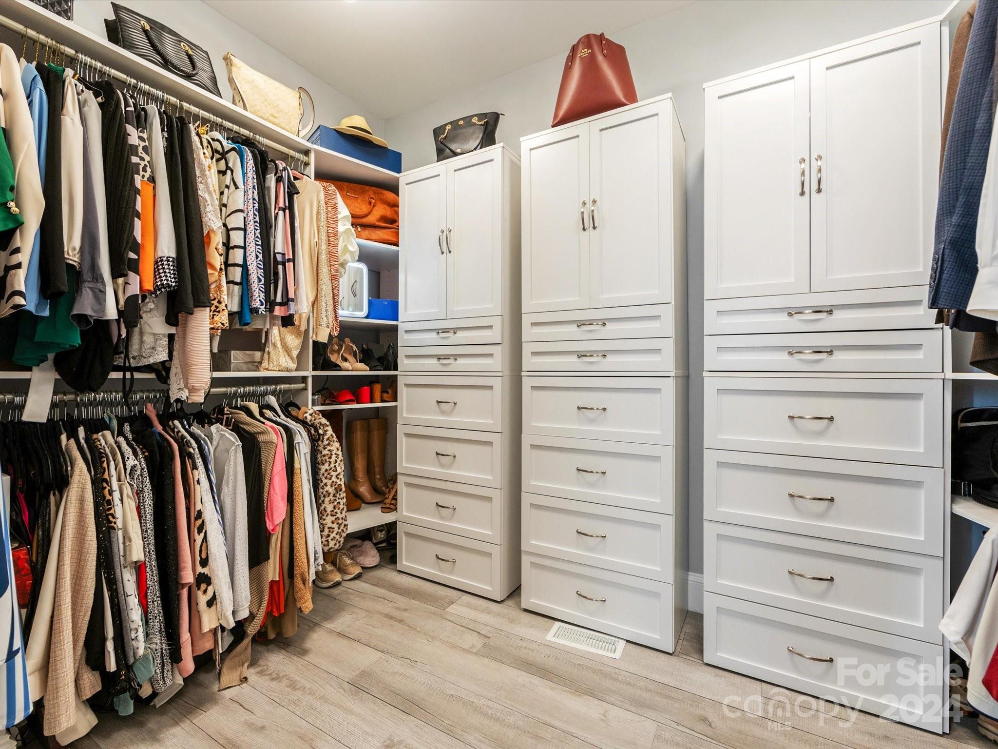 13922 Clarendon Pointe