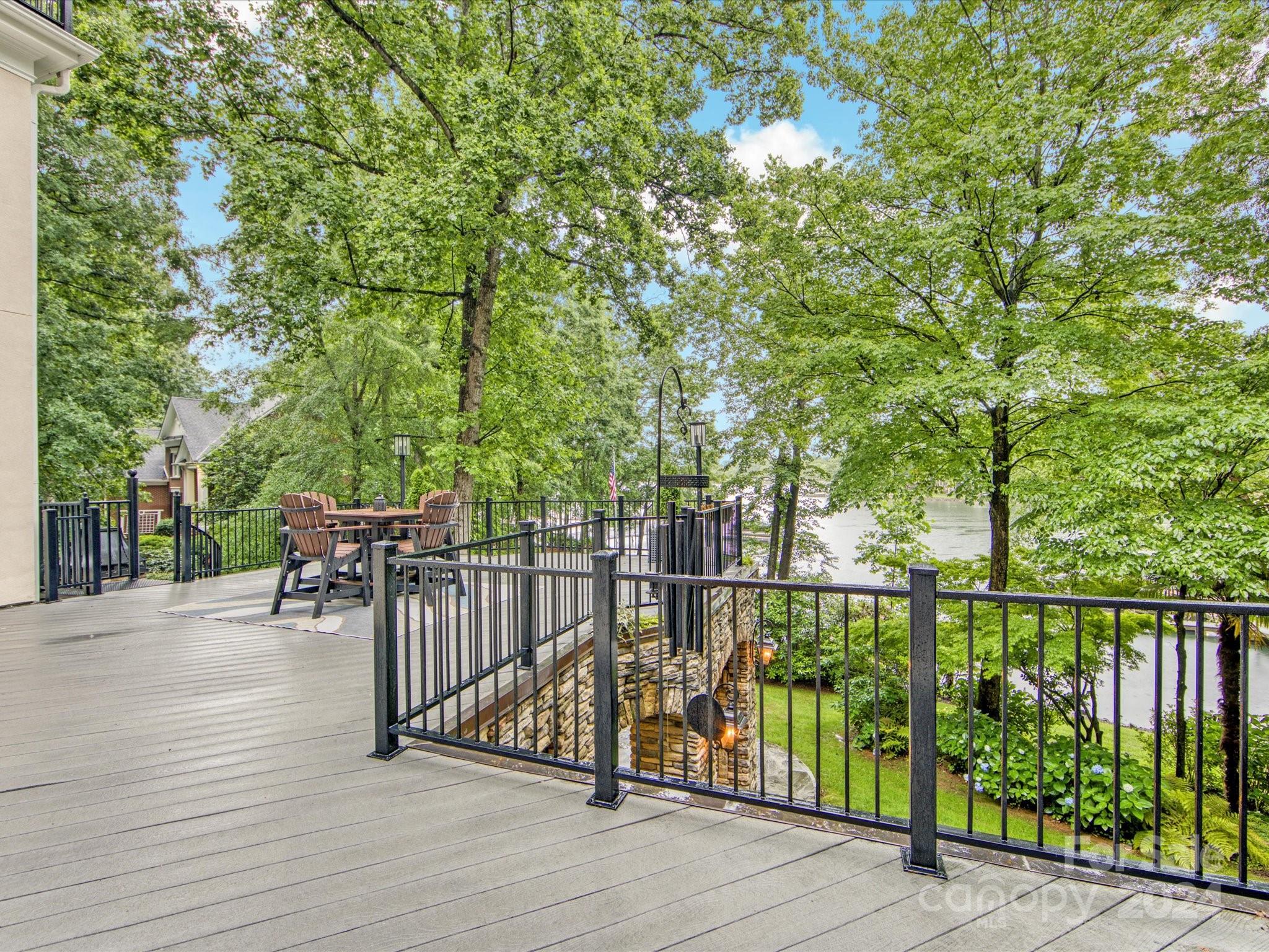 13922 Clarendon Pointe