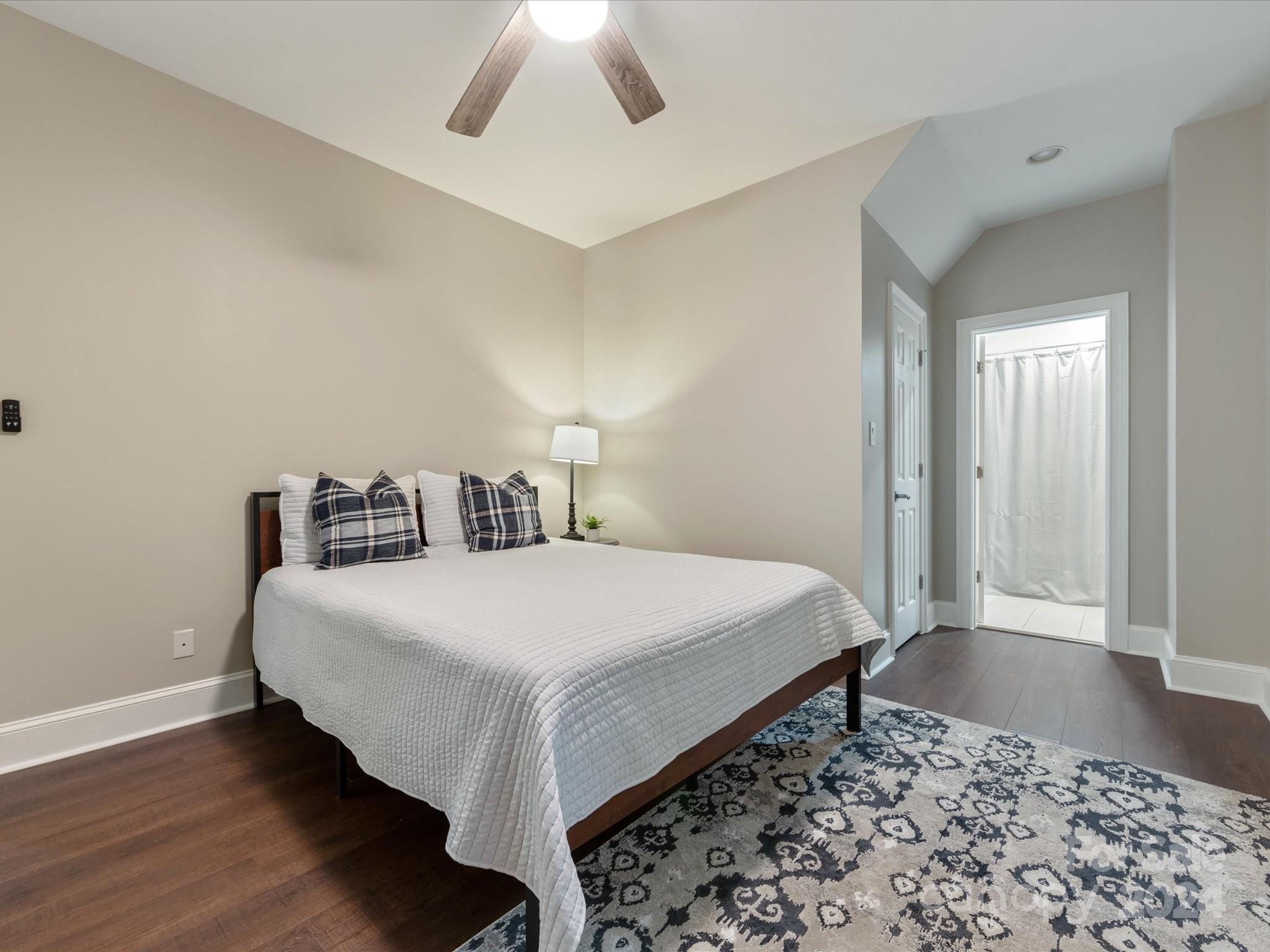 13922 Clarendon Pointe