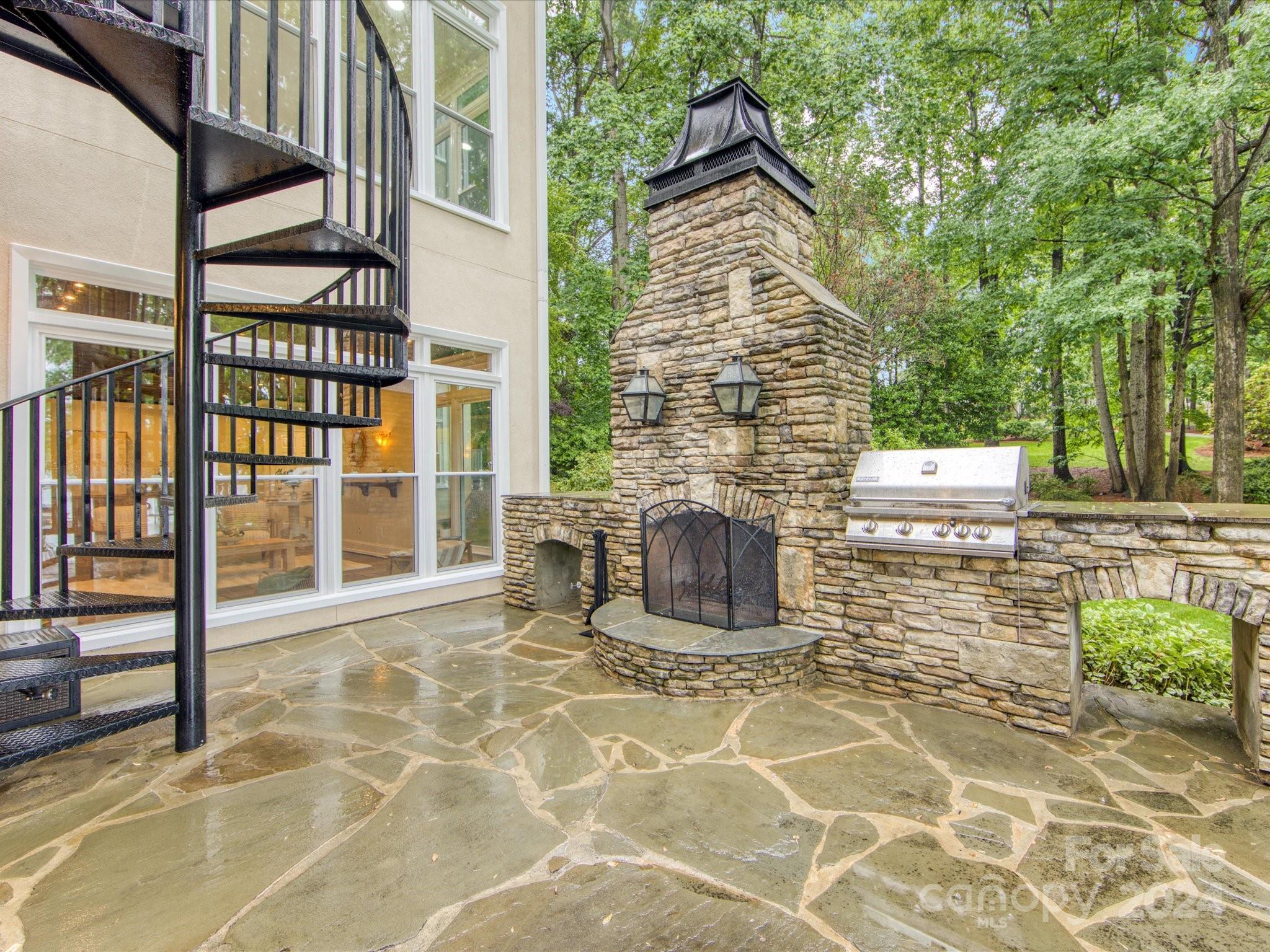 13922 Clarendon Pointe