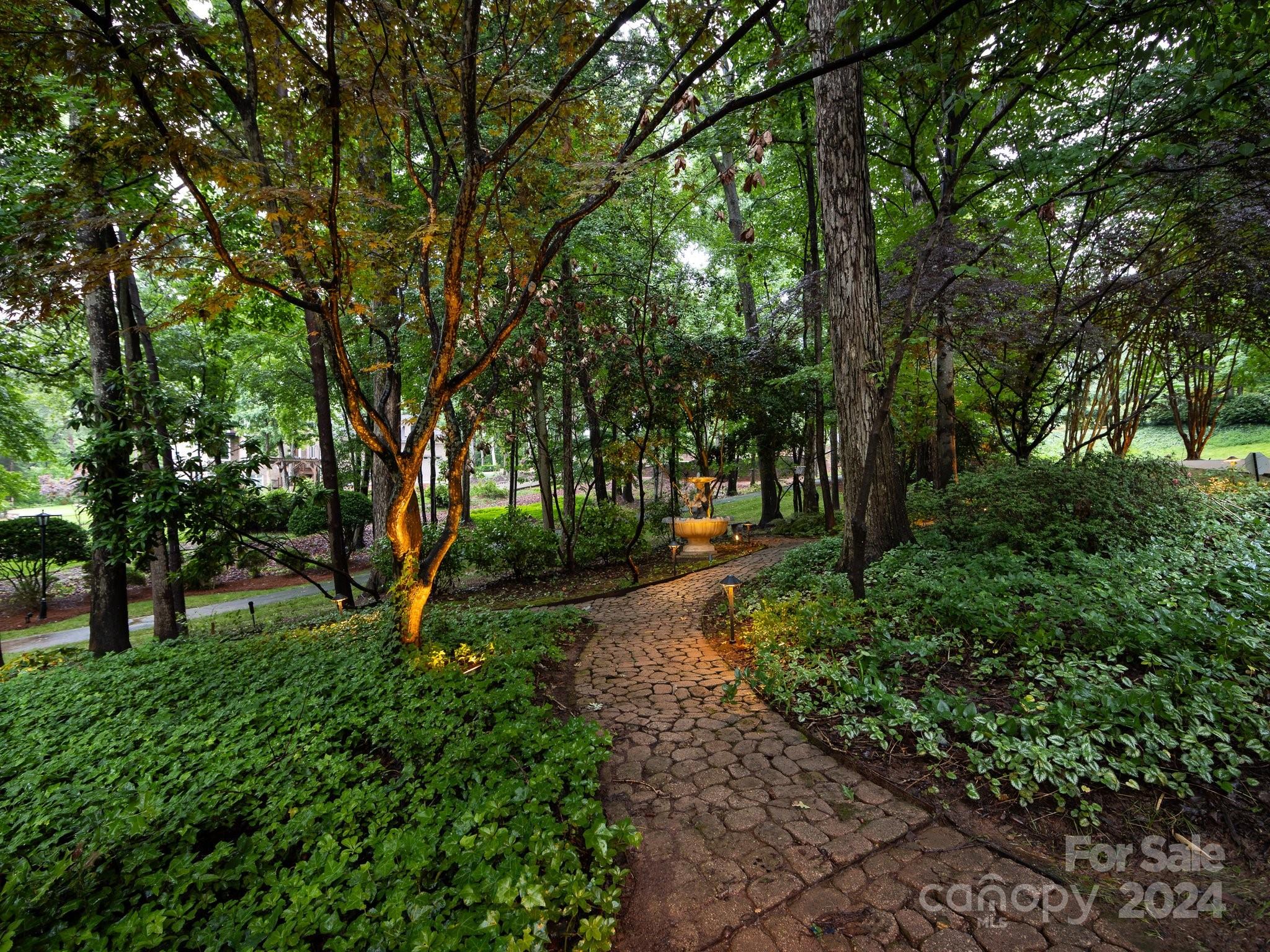 13922 Clarendon Pointe