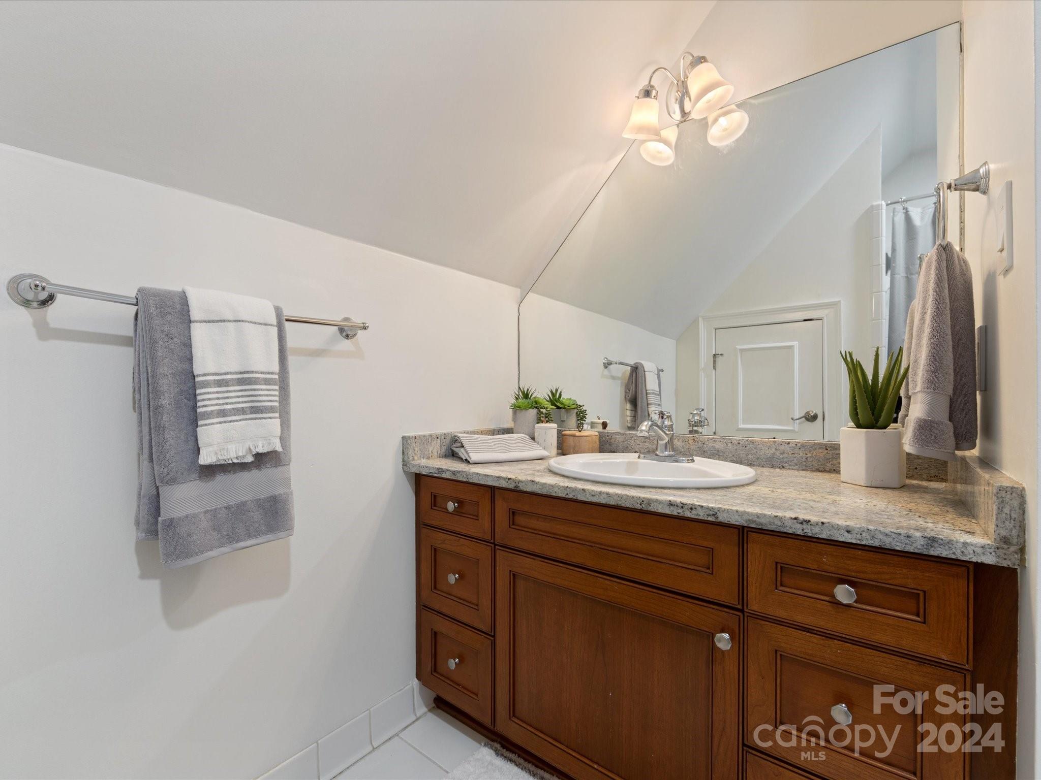 13922 Clarendon Pointe