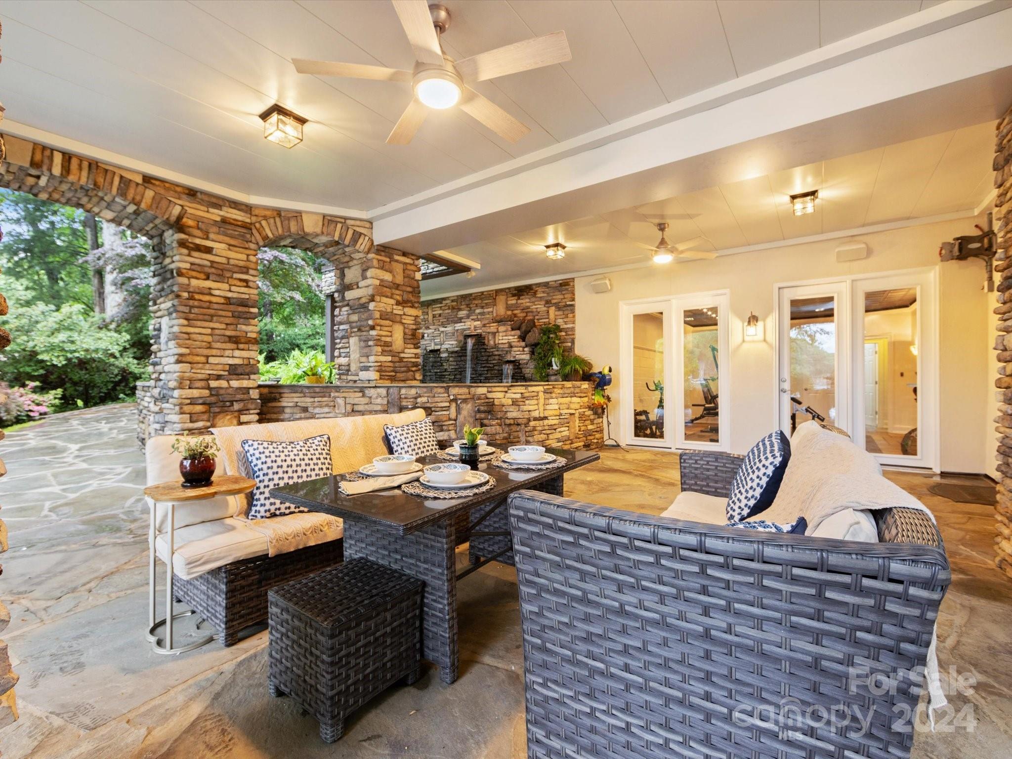 13922 Clarendon Pointe