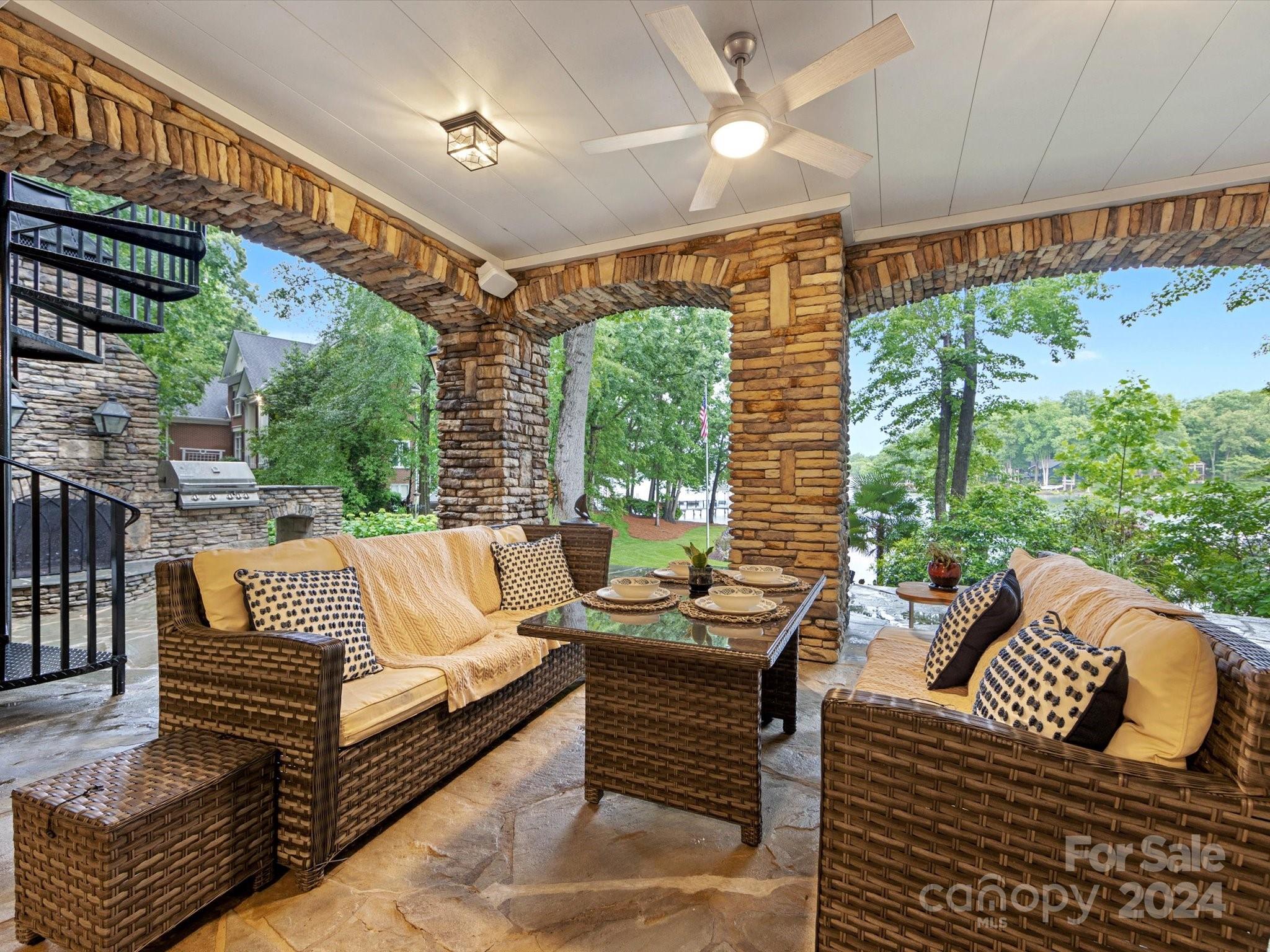 13922 Clarendon Pointe