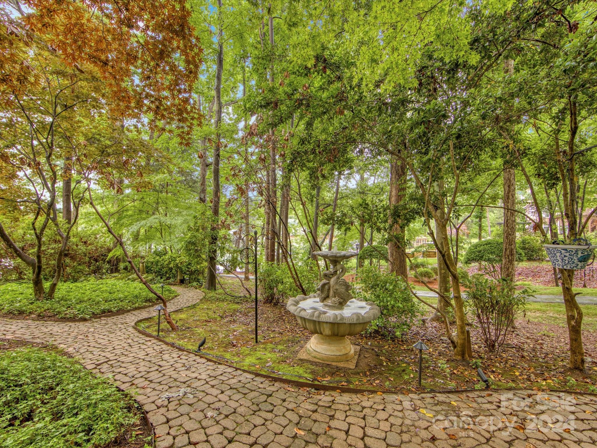 13922 Clarendon Pointe