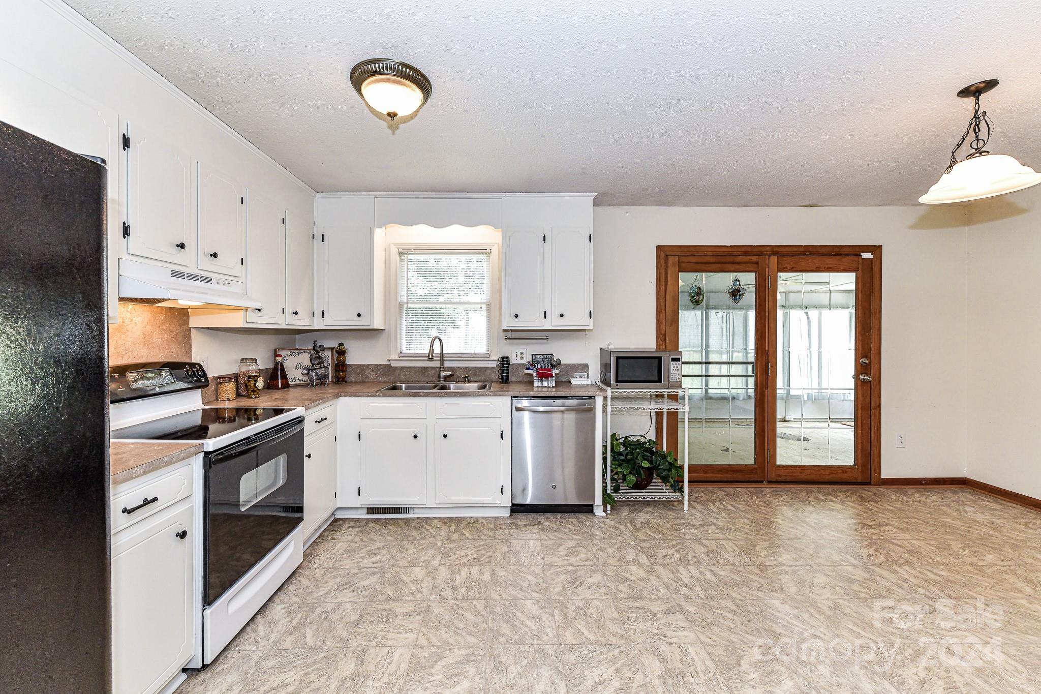 208 Cobblestone Lane