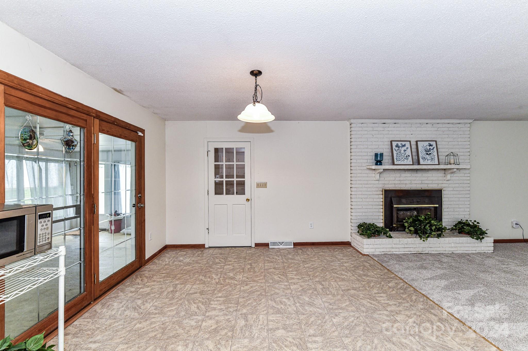 208 Cobblestone Lane