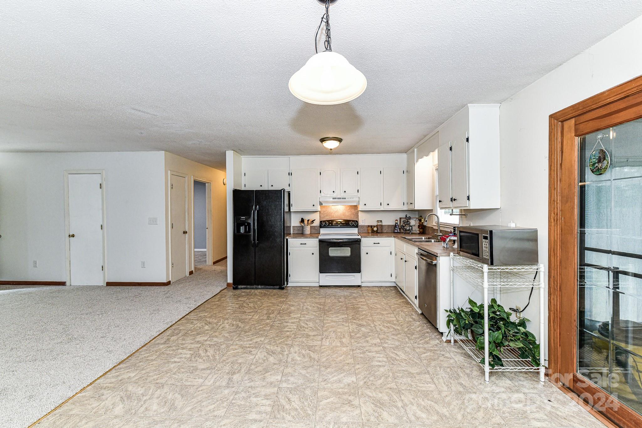 208 Cobblestone Lane