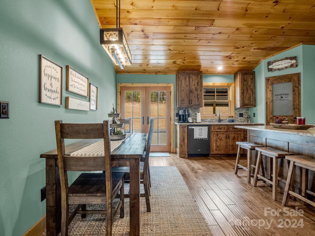 2068 Mountain Creek Road