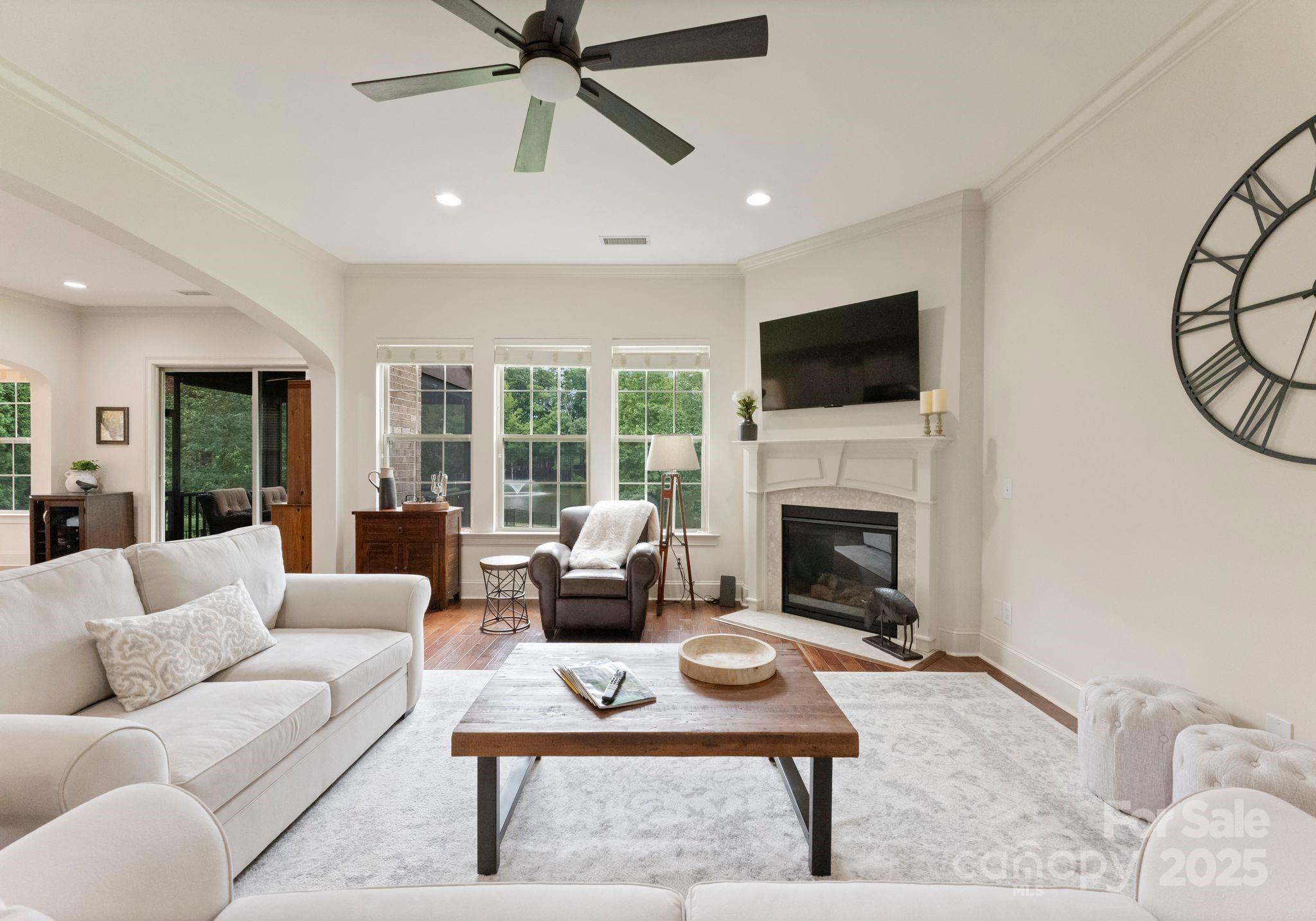 912 Oleander Lane