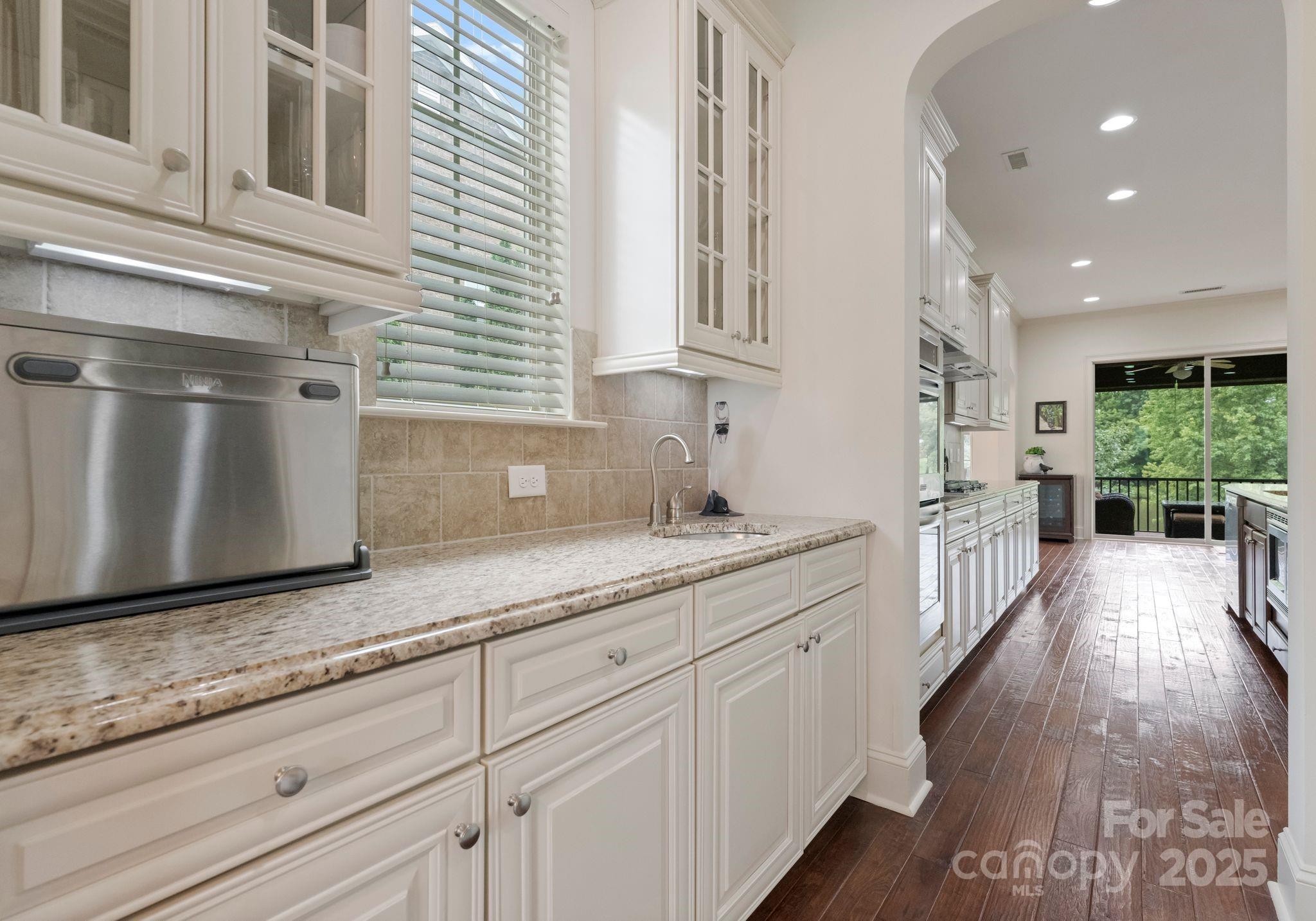 912 Oleander Lane